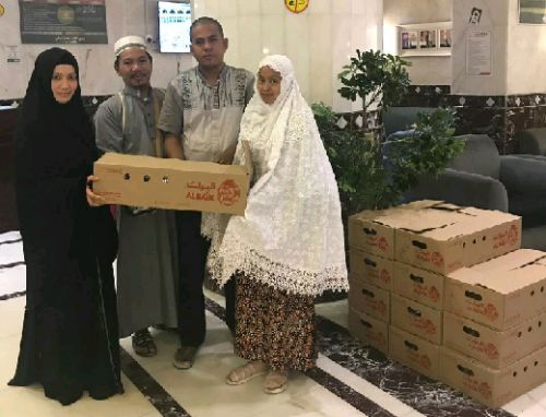 Anggota Komisi B DPRD Riau Hj Sulastri Beri Kejutan untuk Jamaah Haji Asal Kabupaten Inhil di Makkah