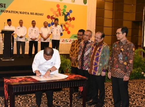 Bersama Kepala Daerah se-Riau, Bupati Amril Teken Deklarasi Anti Gratifikasi di Hadapan KPK