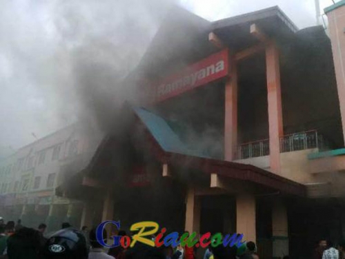 Wah, Ternyata Kebakaran di Ramayana Terlama di Pekanbaru