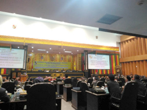 Sidang Paripurna Kota Pekanbaru Ramai Interupsi