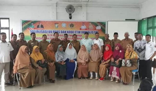 PWI Riau dan Kampar Sampaikan Cara Kerja Wartawan Kepada Kades dan Kasek se-Kecamatan Tambang