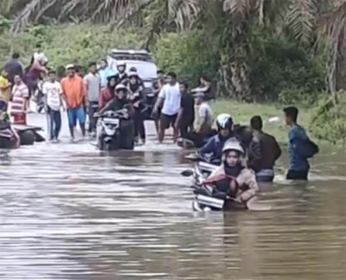 Banjir, Akses Jalan Teluk Paman - Kuntu Kampar Kiri Putus