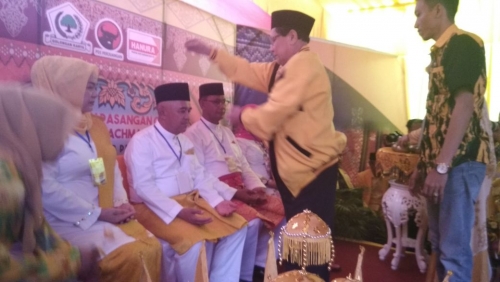 Pendaftaran Arsyadjuliandi Rachman - Suyatno ke KPU Riau Diawali Shalat di Masjid Agung An Nur
