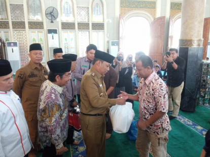 GoRiau Ikut Distribusikan Zakat, Pj Walikota Komit Upayakan Zakat Pekanbaru Terus Meningkat