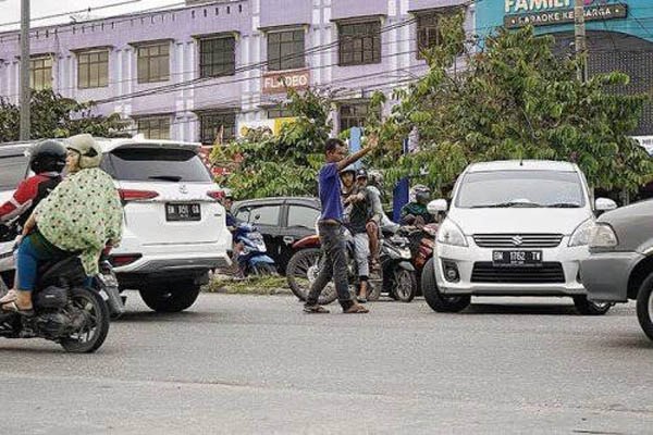 Pak Ogah Masih Menjamur di Pekanbaru, Dishub Minta Pengendara Tak Beri Tips