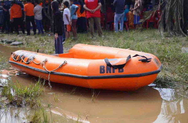 BPBD Riau Distribusikan 12 Perahu Karet ke Daerah Terdampak Banjir