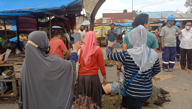 Pedagang di Pasar Segitiga Pipa Perawang Ancam Telanjang Jika Digusur ke Tempat Baru