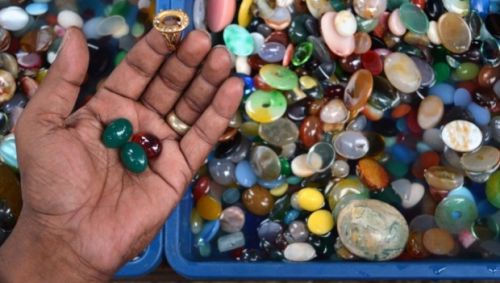 Warga 4 Desa di Jambi Tinggalkan Profesinya dan Menjadi Pencari Batu Akik