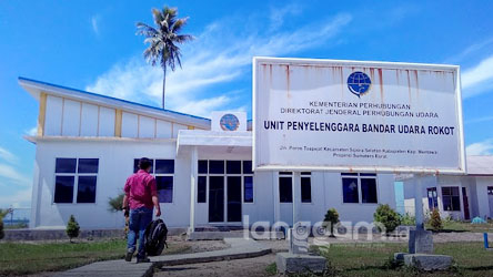 Mendarat di Bandara Rokot, 3 Mahasiswa Mentawai Dikembalikan ke Padang