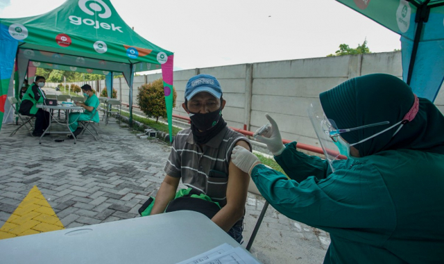 Kerja Sama dengan Pemko Pekanbaru, Gojek Vaksinasi Ratusan Mitra Driver