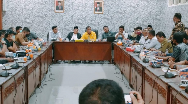 Harga Sawit Anjlok, DPRD Pelalawan Gelar Hearing bersama Petani dan 19 Perusahaan