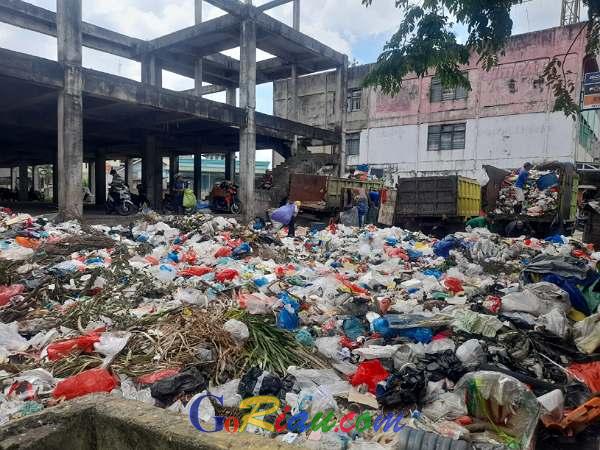 Wajah Pasar Cik Puan Pekanbaru, Pasar Mangkrak Hingga Dijadikan Tempat Pembuangan Sampah