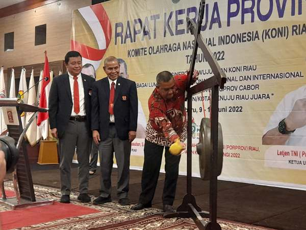Wagub Minta KONI Riau Tambah 10 Medali Emas di PON 2024