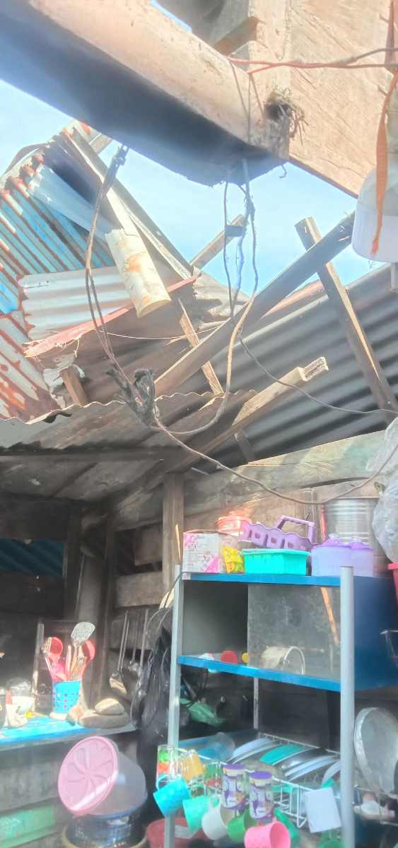 Angin Beliung Terjang Sinaboi, Rumah Ketua RT di Raja Bejamu Rusak Parah