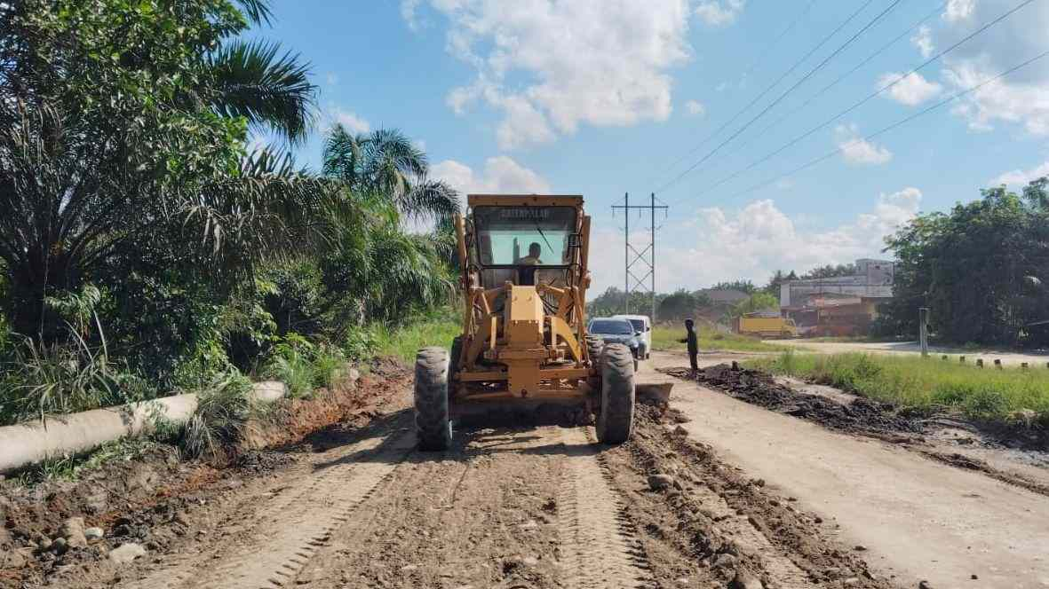 Pemprov Riau Kebut Perbaikan Jalan Lintas Petapahan-Gelombang Kampar