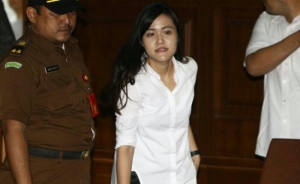 GoRiau Sidang Kasus Kopi Maut, Begini Detik-detik Jessica Masukkan Tangan ke Tas dan Pindahkan ke Gelas Kopi