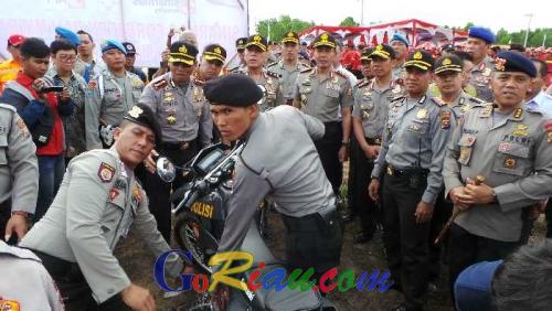 Kabaharkam dan Para Jenderal Mabes Jatuh Cinta dengan Motor Trail Multifungsi yang Dipakai Polisi Riau
