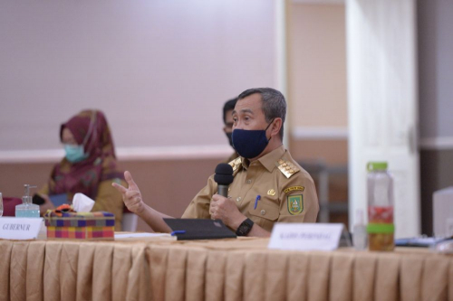 Gubenur Riau Minta Kabupaten Kota Sanksi Warga yang Tak Pakai Masker