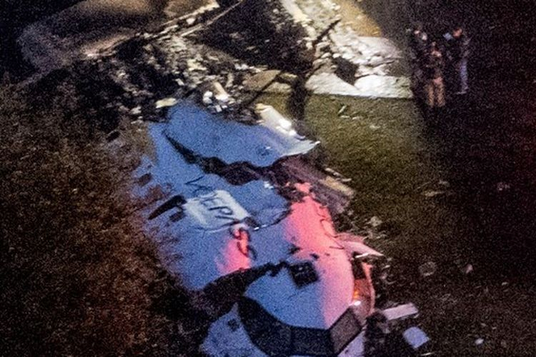Pesawat Menukik Tajam ke Tanah, 58 Penumpang dan 4 Kru Tewas
