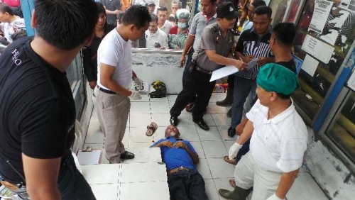 Diduga Sakit Jantung, Pria 60 Tahun Meninggal Dunia di Dalam Halte Bus Trans Metro