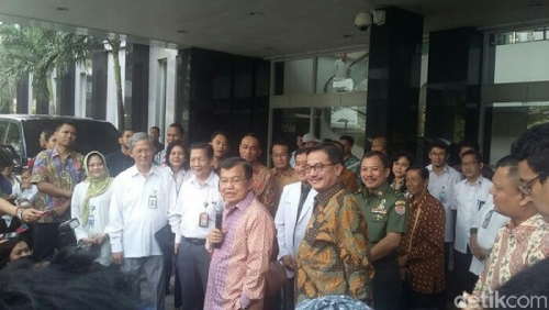 Keluar dari RSCM, JK Terlihat Bugar