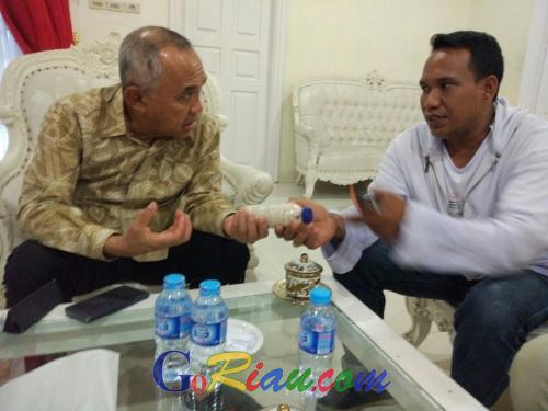 Gubernur Riau Bertemu Langsung dengan Syafrizal si Guru Luar Biasa Asal Kepulauan Meranti