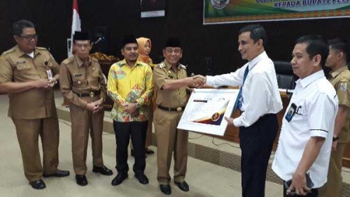 Pemkab Pelalawan Terima Sertifikat SPIP Level 3 dari BPKP Riau