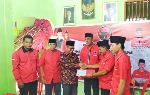 Masrul Kasmy Pendaftar Perdana di PDI Perjuangan Kepulauan Meranti