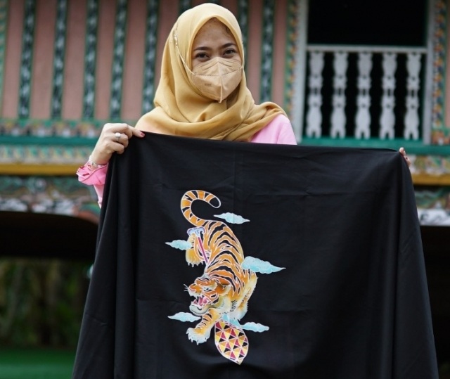 Dekranasda Kuansing Luncurkan Batik Bermotif Harimau