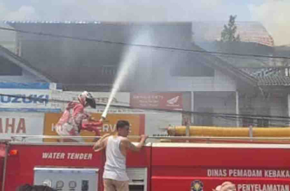 GoRiau Tiga Ruko di Jalan Harapan Raya Pekanbaru Ludes Terbakar, Warga: Api Membesar dalam Hitungan Menit