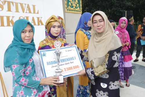 GoRiau Motif Asam Gelubi Juara  1 Festival Batik  Siak