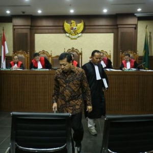 GoRiau Made Oka Akui Teken Bukti Tanda Terima Rp1 Miliar dari Setya Novanto