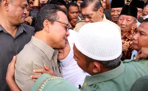 Dikunjungi Ketua PT Pekanbaru, Rusli Zainal Menangis
