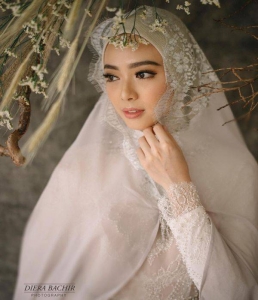 GoRiau Kenakan Busana Pengantin Syari, Lindswell Kwok Sangat Memesona