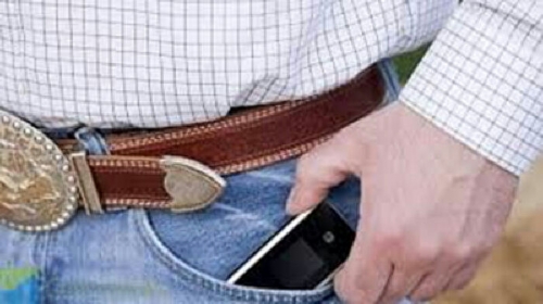 Jangan Simpan Ponsel di Kantong Celana, Banyak Bahayanya, Ini Diantaranya
