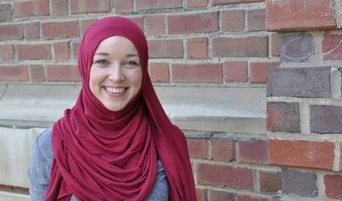 April Fuller, Mahasiswi Sastra Inggris yang Jadi Muslimah karena Anggap Islam Rasional, Tak Goyah Meski Dituduh Kakeknya Teroris