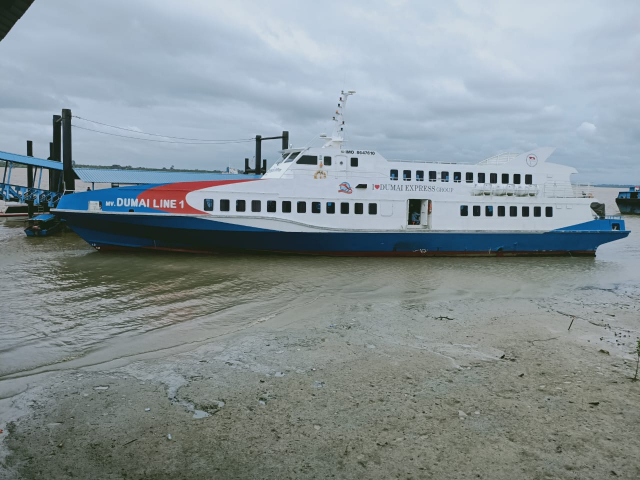 Dipukul Angin Kencang, Kapal Ferry Dumai Line Kandas di Pelabuhan Tanjung Harapan Selatpanjang