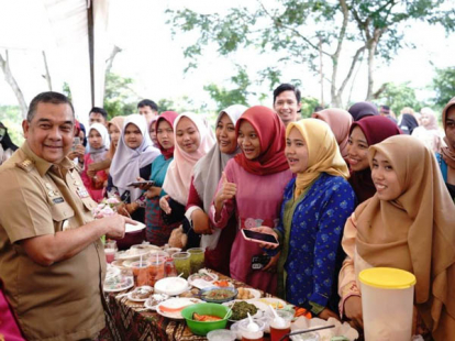 GoRiau Begini Sosok Wagubri Edy Natar di Mata Ibu-ibu