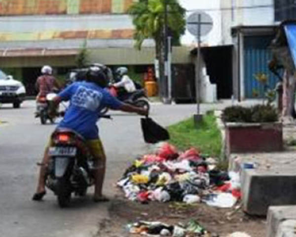 Buang Sampah tak Sesuai Aturan, Warga Pekanbaru akan Didenda Rp250 Ribu