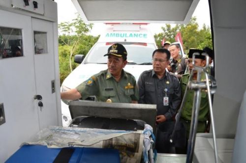 Bupati Serahkan 5 Unit Ambulans Desa untuk Kecamatan Rupat