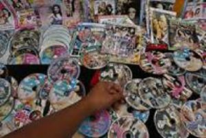 GoRiau Pusat Penjualan DVD Porno Hanya 200 Meter dari Kantor Polsek