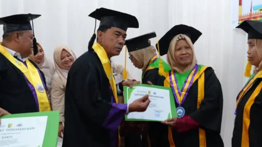 Sekolah Lansia Kuansing Wisuda 42 orang, Pertama Capai Standar 2 di Riau