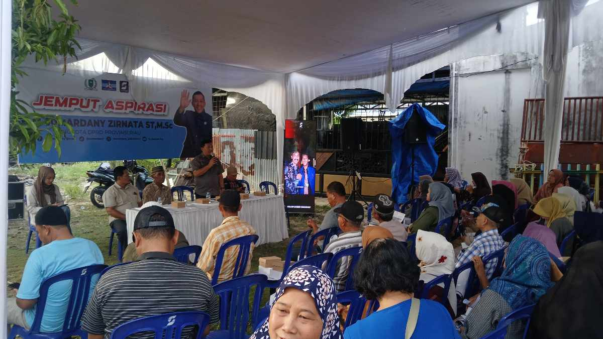 Warga Sampaikan Aspirasi dari Seragam SMA, PKH hingga Beasiswa kepada Sumardany