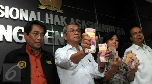 2 Bungkus Uang Damai dari Polisi untuk Istri Siyono Dibuka, Ternyata Jumlahnya Sangat Besar