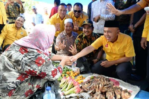 Cagub Riau No 4 Blusukan di Pasar Langgam, Ini Program yang Ditawarkan