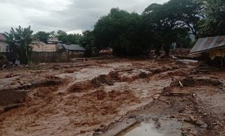 Ajaib, Balita Selamat Setelah 5 Jam Terseret Banjir Bandang dan Terkubur Lumpur
