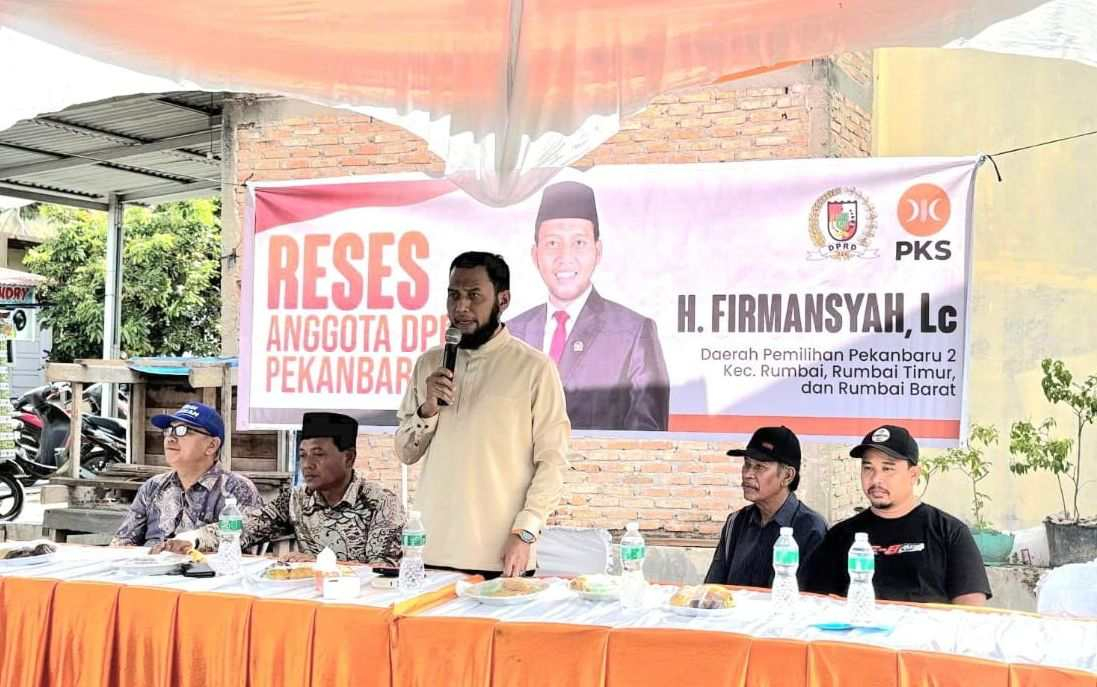 Warga Curhat Jalan Gelap dan Berlumpur Saat Reses Anggota DPRD Pekanbaru Firmansyah