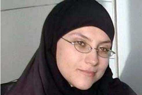 Viviana Espin, Setelah Mendalami Agamanya Wanita Cantik Ini Justru Jadi Muslimah