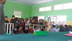 GoRiau Tujuh Pemerkosa Yuyun Divonis Masing-masing 10 Tahun Bui, Ini Penampakannya Saat Disidang