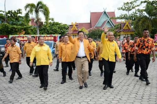 Roem Kono Instruksikan Seluruh Kader MKGR Riau Menangkan Paslon Nomor 4
